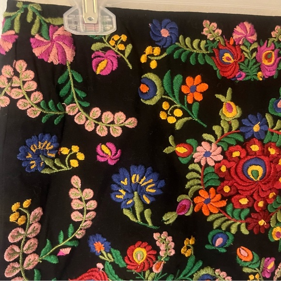 Zara Black Embroidery Skirt Colorful Flowers Size Medium - Picture 4 of 8